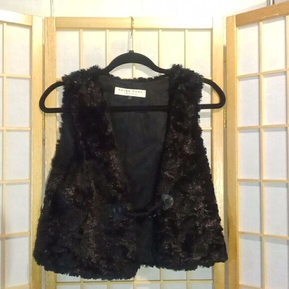 Trina Turk Lg Cropped Furry Vest - Picture 2 of 16